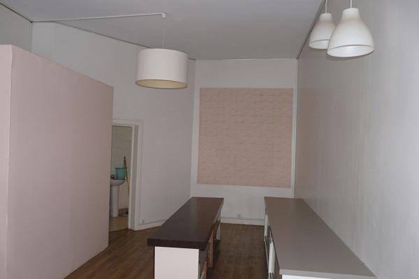Local Commercial
         3 pièces
        - 45 m²