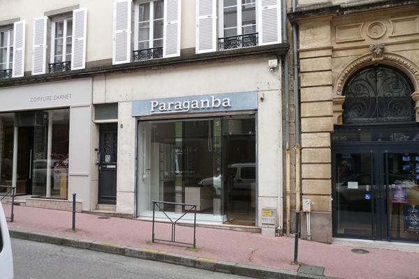 Local Commercial
         3 pièces
        - 45 m²