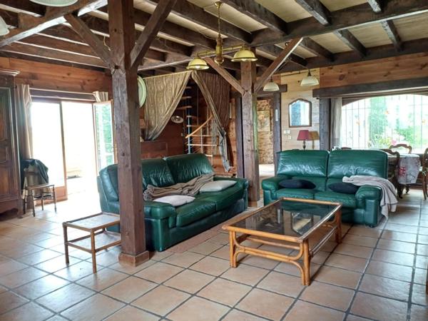 Située sur la commune de Roussennac , à 8 mn de Rignac et 30mn de Rodez.