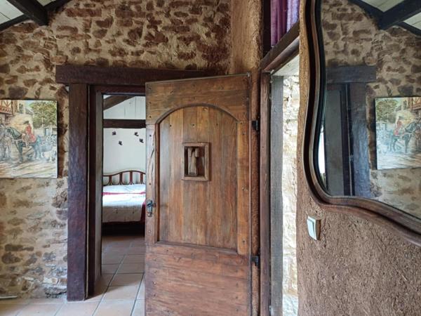 Située sur la commune de Roussennac , à 8 mn de Rignac et 30mn de Rodez.