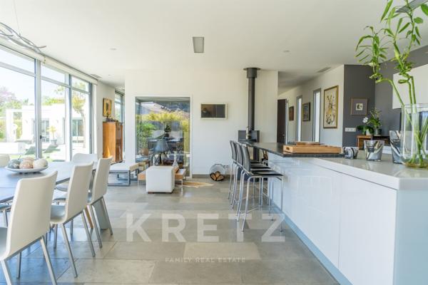 Prestigieuse villa d'architecte en bord de mer