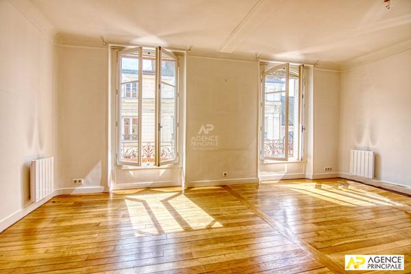 Versailles Saint-Louis Appartement 3 pièces d'environ 61 m² situé au 2ème étage avec chambre de service de 10.42 m² carrez et cave €475 000 ** - Référence 27570