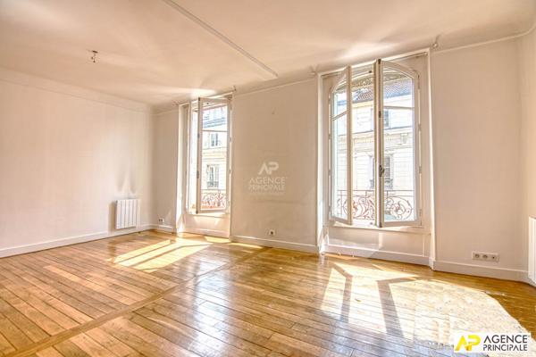 Versailles Saint-Louis Appartement 3 pièces d'environ 61 m² situé au 2ème étage avec chambre de service de 10.42 m² carrez et cave €475 000 ** - Référence 27570