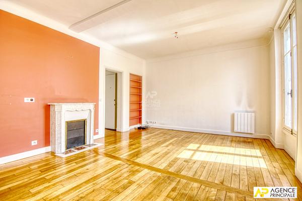 Versailles Saint-Louis Appartement 3 pièces d'environ 61 m² situé au 2ème étage avec chambre de service de 10.42 m² carrez et cave €475 000 ** - Référence 27570