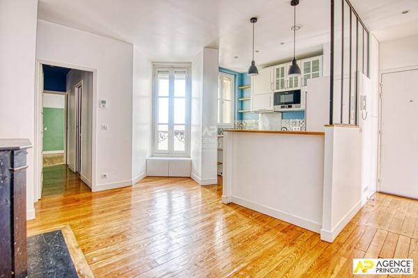Versailles Saint-Louis Appartement 3 pièces d'environ 61 m² situé au 2ème étage avec chambre de service de 10.42 m² carrez et cave €475 000 ** - Référence 27570