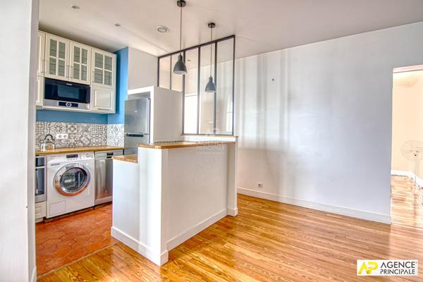 Versailles Saint-Louis Appartement 3 pièces d'environ 61 m² situé au 2ème étage avec chambre de service de 10.42 m² carrez et cave €475 000 ** - Référence 27570