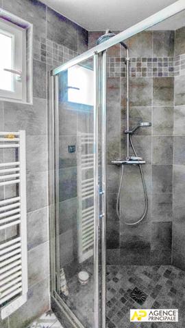 Versailles Saint-Louis Appartement 3 pièces d'environ 61 m² situé au 2ème étage avec chambre de service de 10.42 m² carrez et cave €475 000 ** - Référence 27570