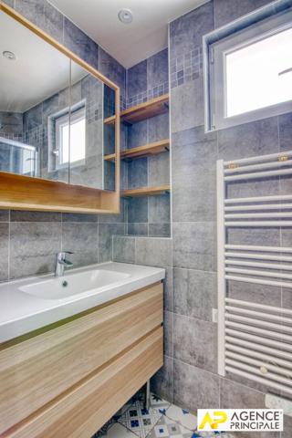 Versailles Saint-Louis Appartement 3 pièces d'environ 61 m² situé au 2ème étage avec chambre de service de 10.42 m² carrez et cave €475 000 ** - Référence 27570