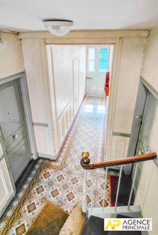 Versailles Saint-Louis Appartement 3 pièces d'environ 61 m² situé au 2ème étage avec chambre de service de 10.42 m² carrez et cave €475 000 ** - Référence 27570