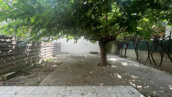 Maison de ville avec garage et jardin