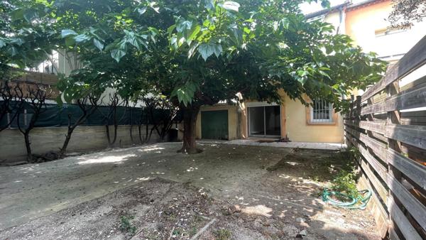 Maison de ville avec garage et jardin