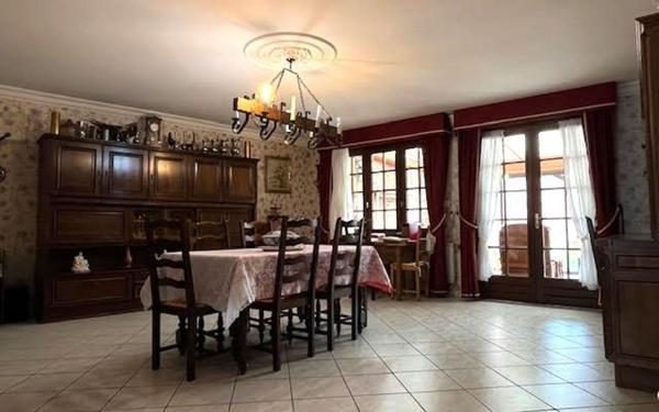 Maison à vendre    5 pièces • 259 m2 Hazebrouck