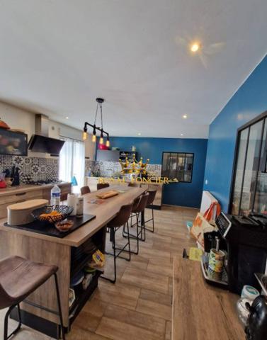 Vue sur la terrasse, quartier recherché, à 5 min à pied de la gare