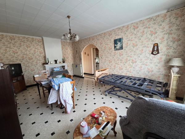 Maison semi individuelle - chambres - garage - cour