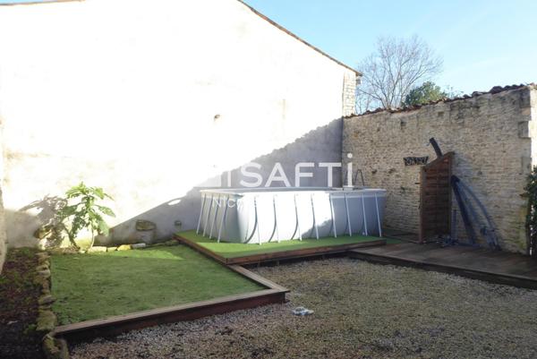 Maison en pierre, très lumineuse,  quatre chambres et plus, grands volumes, proche commodités et bord de conche !!