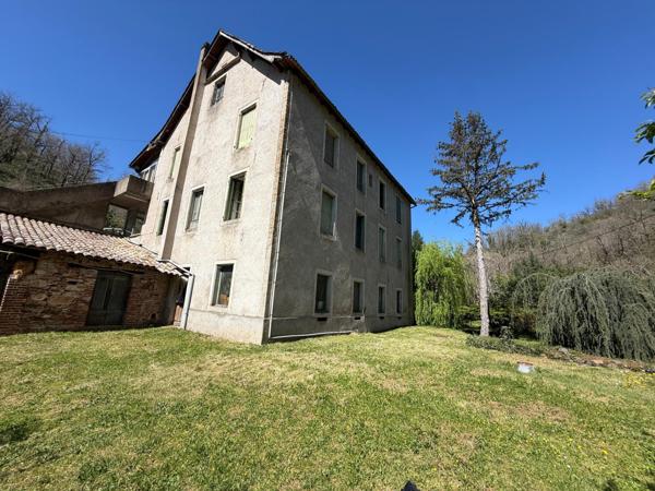 Laissez-vous séduire par le charme authentique de ce moulin à rénover niché au cœur de l’Aveyron