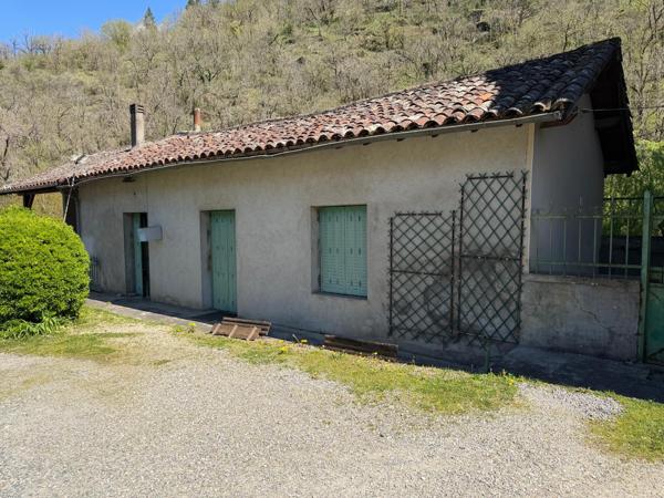 Laissez-vous séduire par le charme authentique de ce moulin à rénover niché au cœur de l’Aveyron