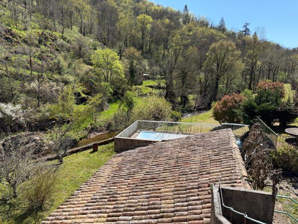 Laissez-vous séduire par le charme authentique de ce moulin à rénover niché au cœur de l’Aveyron