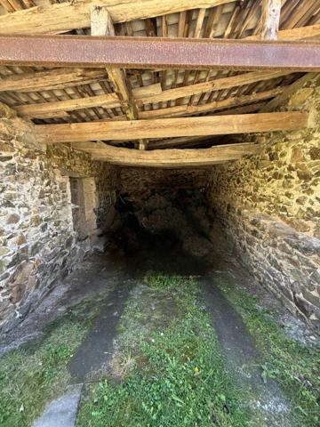 Laissez-vous séduire par le charme authentique de ce moulin à rénover niché au cœur de l’Aveyron