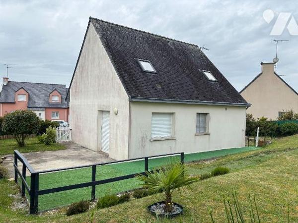 Maison a Vendre à BRIEC, en Finistère Sud (29), au Coeur du Bourg, Maison Contemporaine compren...