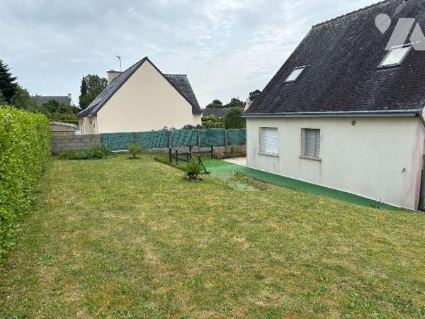 Maison a Vendre à BRIEC, en Finistère Sud (29), au Coeur du Bourg, Maison Contemporaine compren...