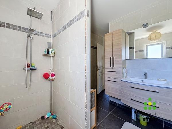 Maison
         4 pièces
        - 87 m² Exclusivité 214 000 € *
