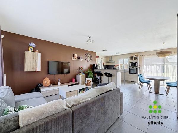 Maison
         4 pièces
        - 87 m² Exclusivité 214 000 € *