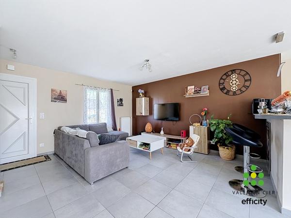 Maison
         4 pièces
        - 87 m² Exclusivité 214 000 € *