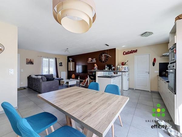 Maison
         4 pièces
        - 87 m² Exclusivité 214 000 € *