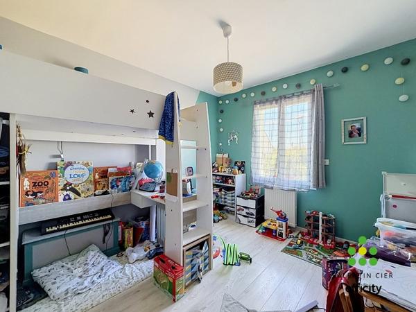 Maison
         4 pièces
        - 87 m² Exclusivité 214 000 € *