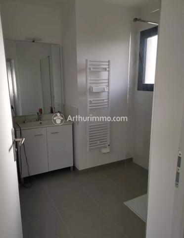 Location Maison 3 pièces 76 m2 à Neuvic