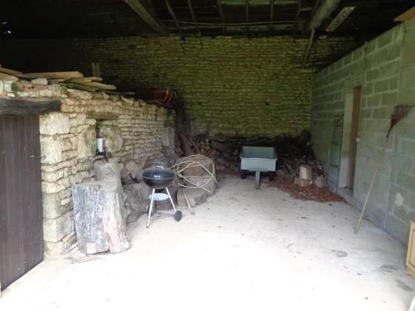 Maison de 4 chambres avec piscine creusée dans un cadre boisé paisible