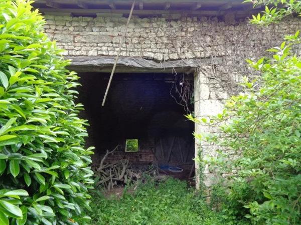 Maison de 4 chambres avec piscine creusée dans un cadre boisé paisible