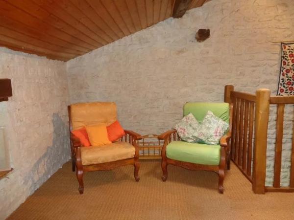 Maison de 4 chambres avec piscine creusée dans un cadre boisé paisible