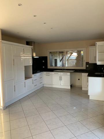 Location                                                      Maison
                        
                     6 pièces                      160 m2                     à Martignas-sur-Jalle