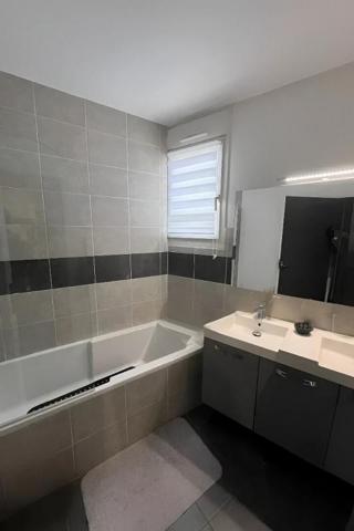 NEUVILLE SUR SAONE. Appartement duplex  114m2, 5 pièces en dernier étage