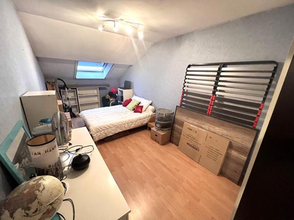 NEUVILLE SUR SAONE. Appartement duplex  114m2, 5 pièces en dernier étage