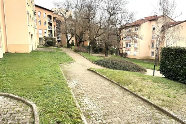 NEUVILLE SUR SAONE. Appartement duplex  114m2, 5 pièces en dernier étage