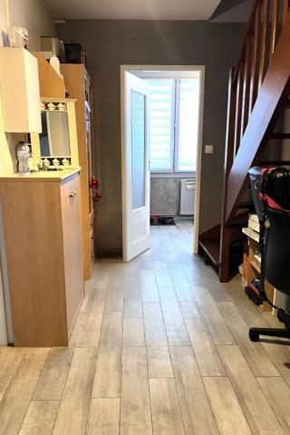 NEUVILLE SUR SAONE. Appartement duplex  114m2, 5 pièces en dernier étage