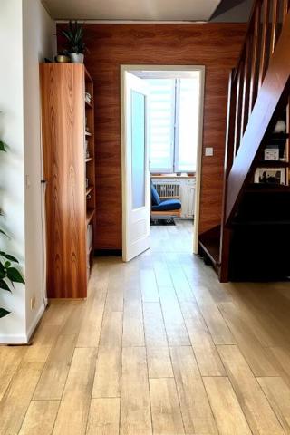 NEUVILLE SUR SAONE. Appartement duplex  114m2, 5 pièces en dernier étage