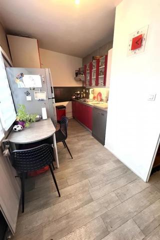 NEUVILLE SUR SAONE. Appartement duplex  114m2, 5 pièces en dernier étage