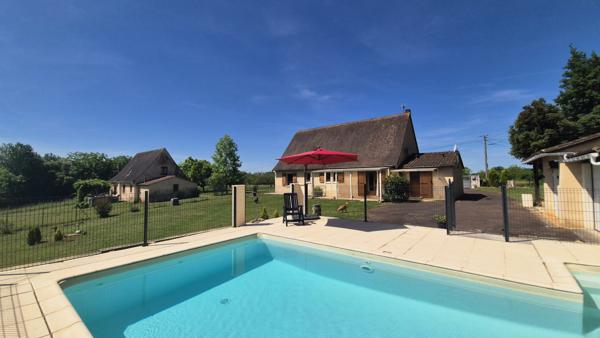 Offre exceptionnelle ! Calme et douceur de vivre en Périgord Noir : maison de plain-pied avec vue et isolation parfaite piscine et superbes prestations