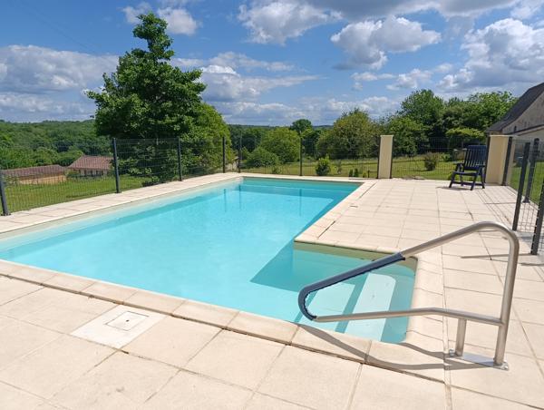 Offre exceptionnelle ! Calme et douceur de vivre en Périgord Noir : maison de plain-pied avec vue et isolation parfaite piscine et superbes prestations