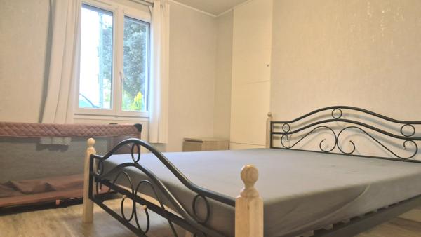 Offre exceptionnelle ! Calme et douceur de vivre en Périgord Noir : maison de plain-pied avec vue et isolation parfaite piscine et superbes prestations