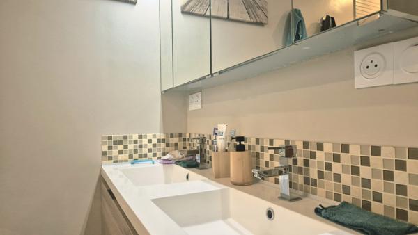 Offre exceptionnelle ! Calme et douceur de vivre en Périgord Noir : maison de plain-pied avec vue et isolation parfaite piscine et superbes prestations