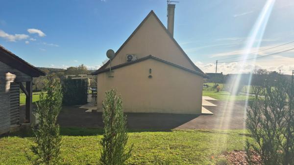 Offre exceptionnelle ! Calme et douceur de vivre en Périgord Noir : maison de plain-pied avec vue et isolation parfaite piscine et superbes prestations