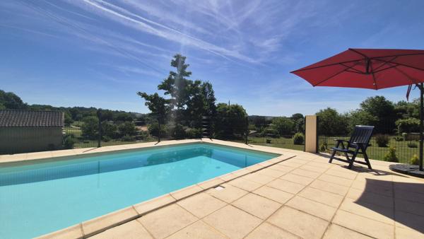 Offre exceptionnelle ! Calme et douceur de vivre en Périgord Noir : maison de plain-pied avec vue et isolation parfaite piscine et superbes prestations