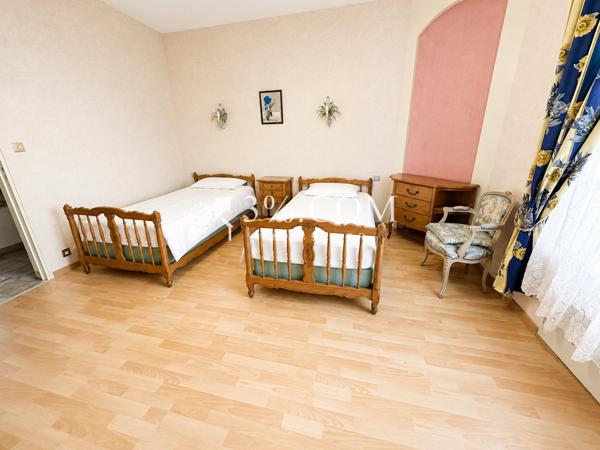 Maison
                                                                                                                                                                                                                                                                                                                                                                                                                                                                                                                                                                600  m²