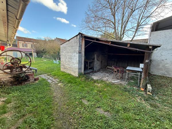 Blaye Les Mines . Bel Immeuble locatif .