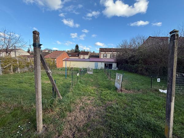 Blaye Les Mines . Bel Immeuble locatif .